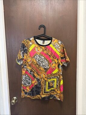 Forever 21 Hello Kitty Men’s Short Sleeve Graphic Tee in Black, Pink, Yellow